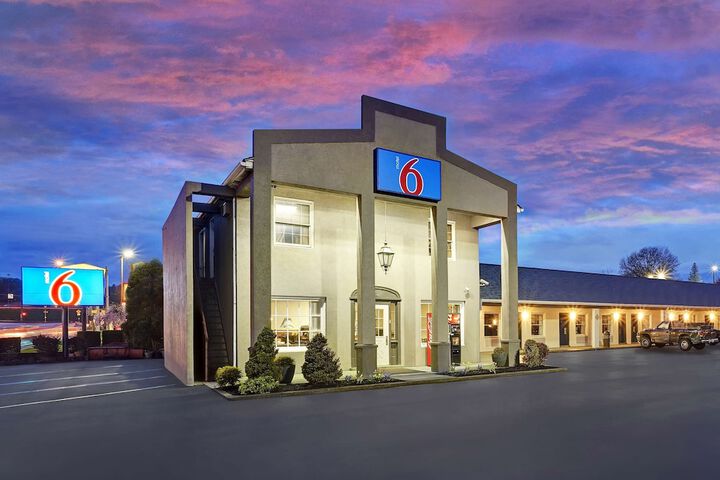 Motel 6 Washington PA