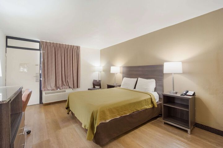 Room 10 of 29