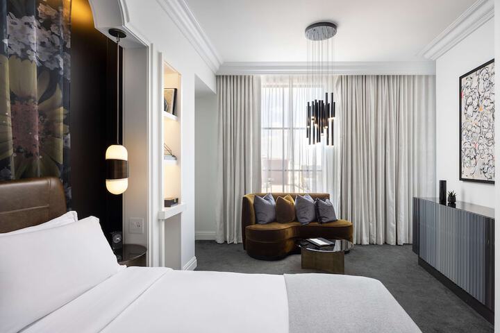 Room 43 of 68