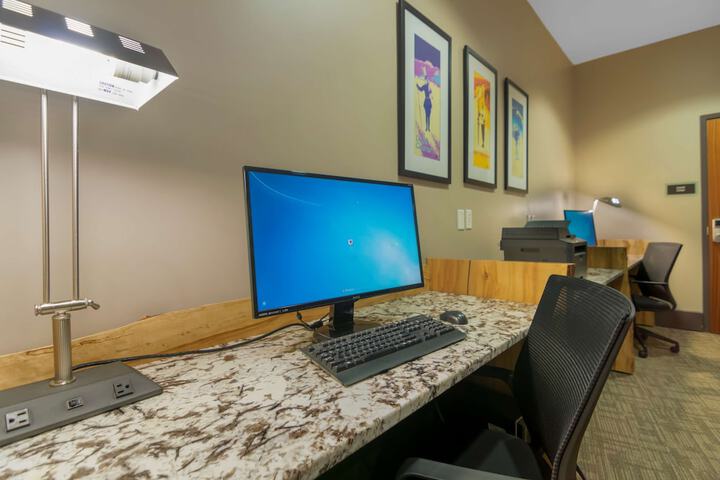 Business Center 63 of 64