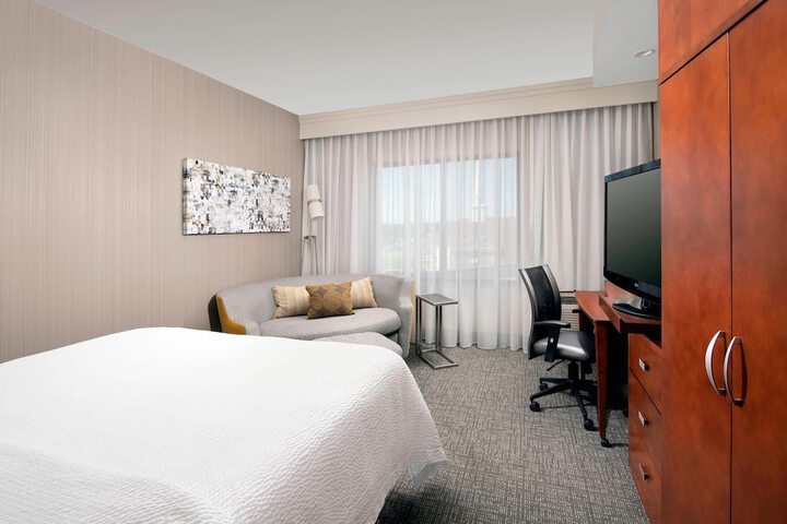 Room 17 of 27