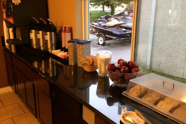 Breakfast/Coffee Service 31 of 36