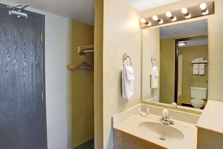 Room 21 of 25