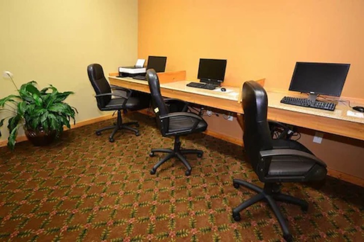 Business Center 24 of 25