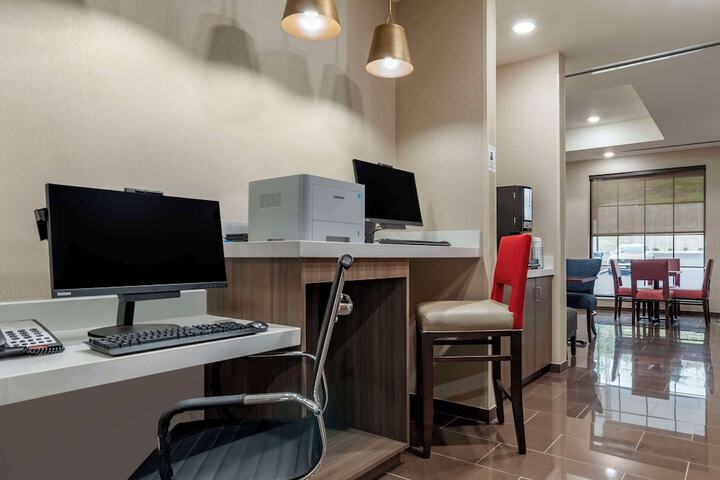 Comfort Inn & Suites Downtown near University