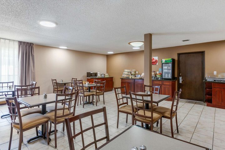 Rodeway Inn & Suites Ontario