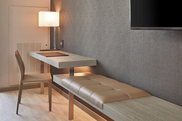 Room 32 of 60