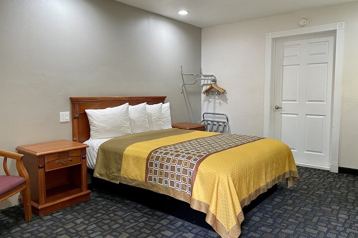 Room 32 of 50