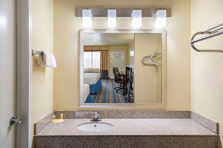 Room 16 of 25