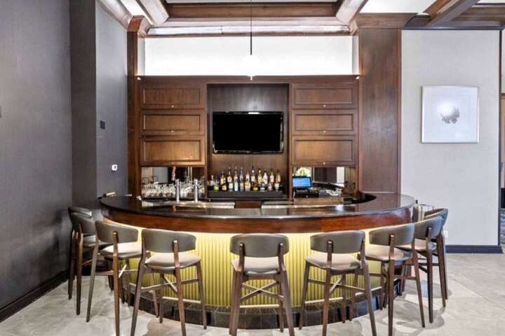 Lounge 39 of 43