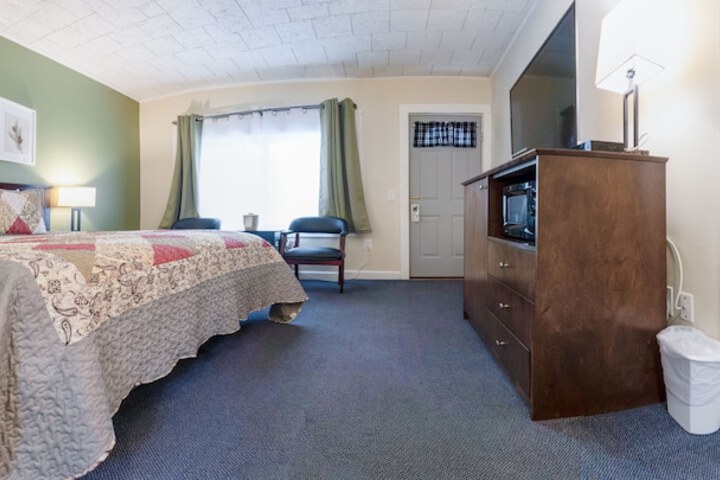 Room 13 of 35