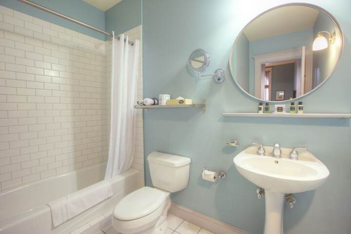 Montvale Hotel