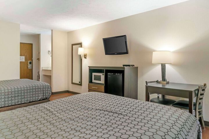 Room 33 of 37