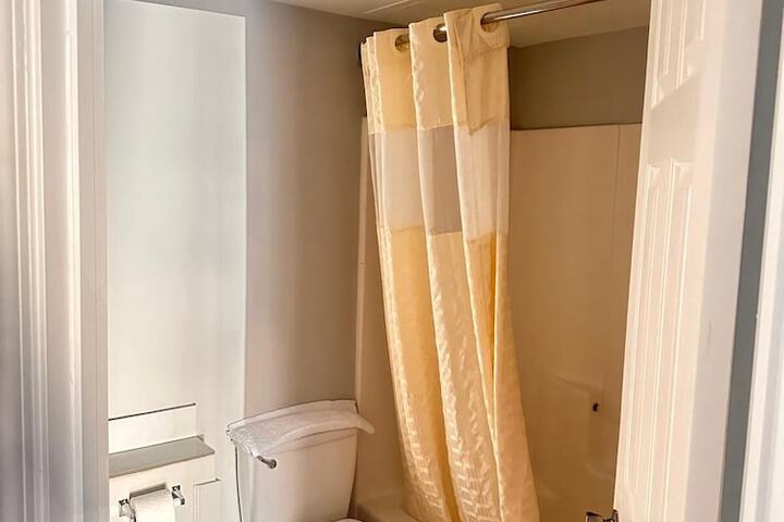 Room 4 of 5