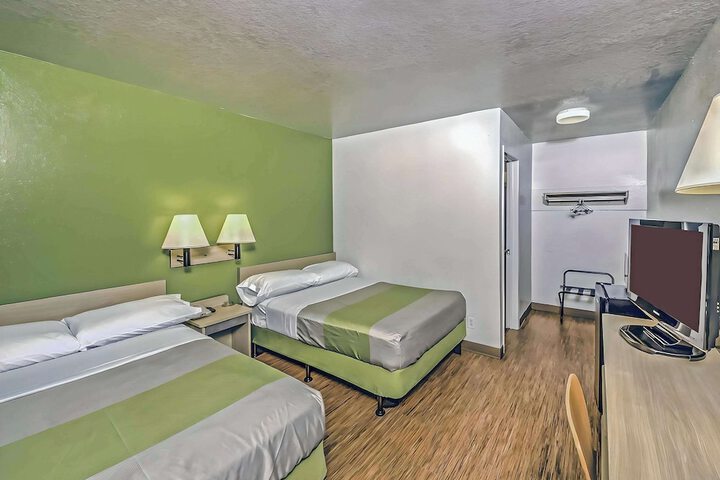 Room 6 of 11
