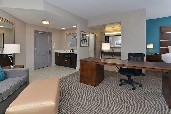 Hampton Inn & Suites Des Moines Downtown