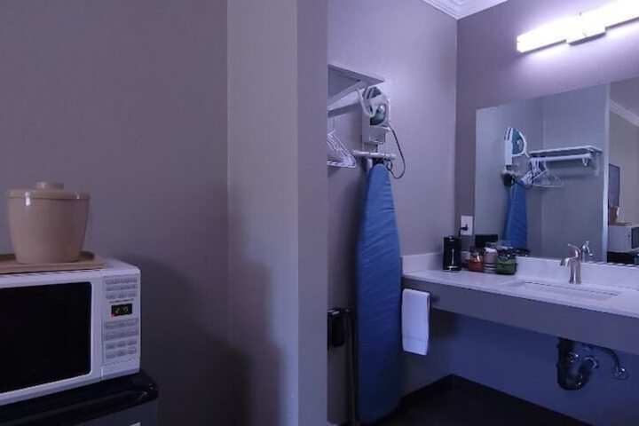 Room 34 of 59