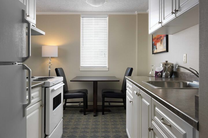 Chateau Victoria Hotel and Suites