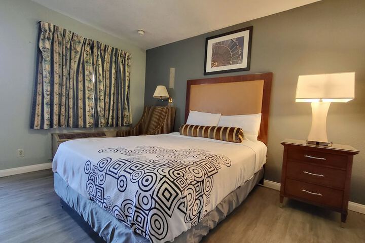 Room 27 of 33