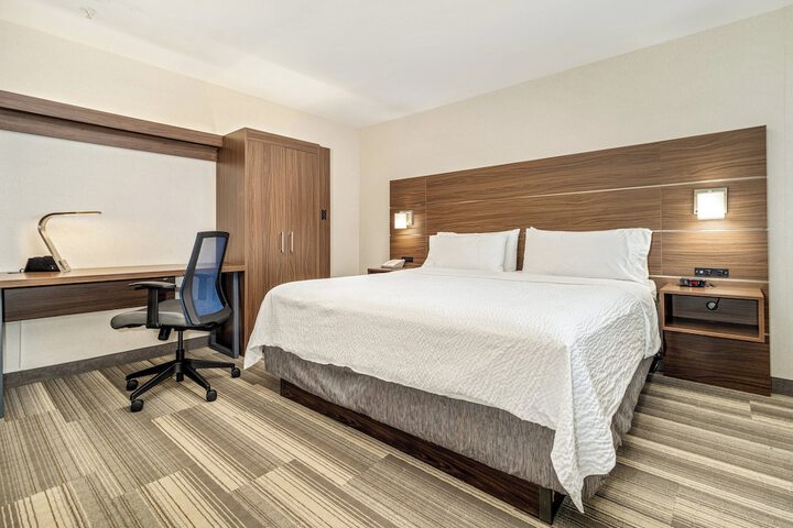 Room 172 of 348