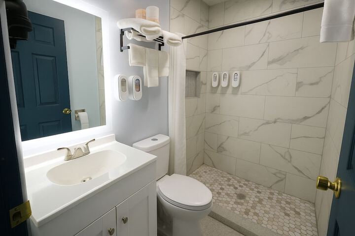 Hillsboro Inn & Suites