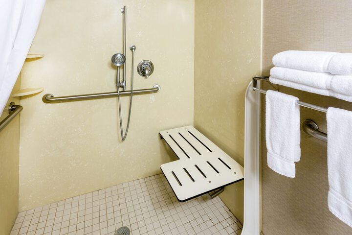Room 32 of 46