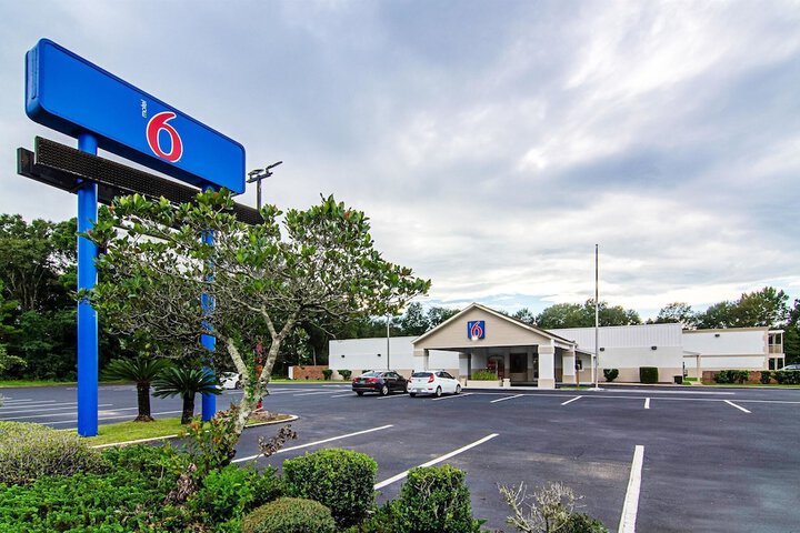 Motel 6 Bay Minette AL