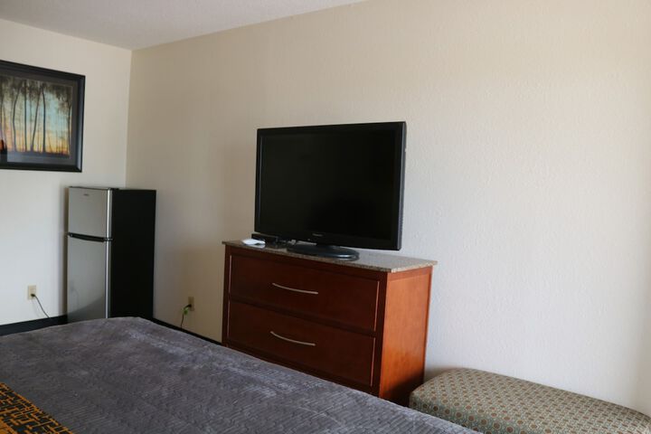 Room 6 of 9