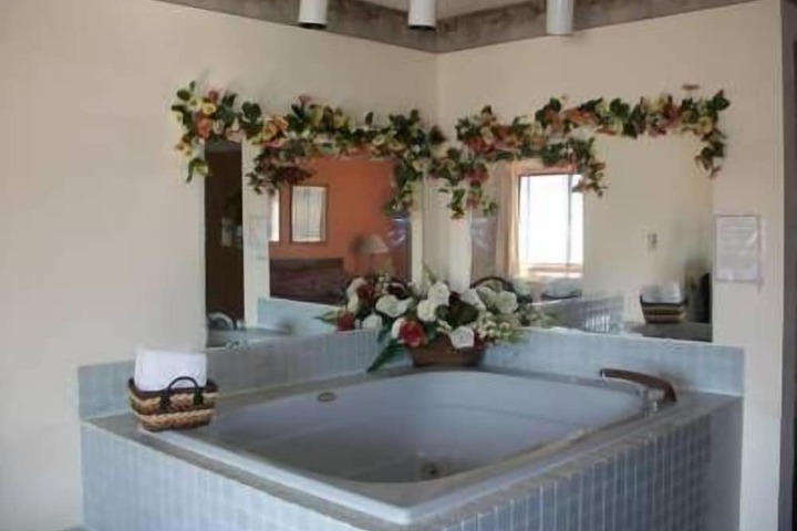 Hot Tub 31 of 33