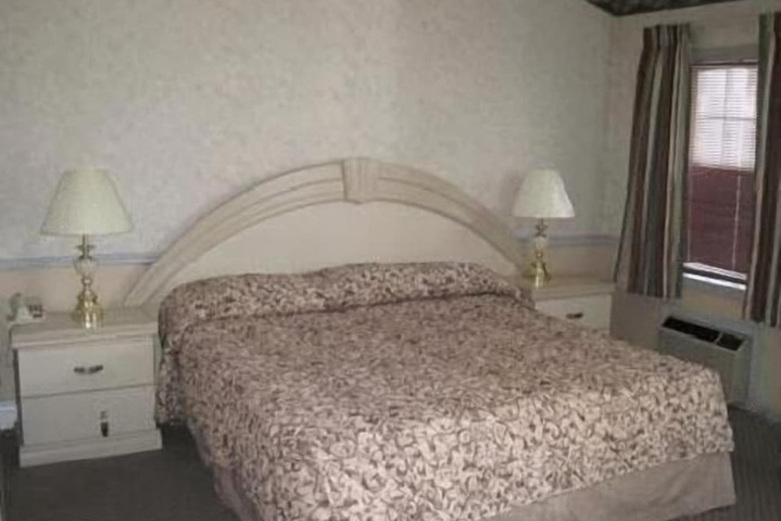 Room 10 of 11