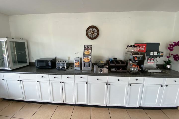 Breakfast/Coffee Service 30 of 33