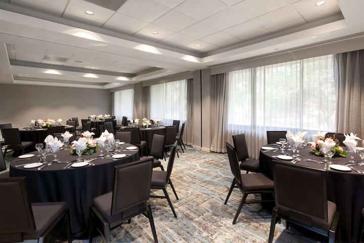 DoubleTree by Hilton Hotel & Suites Houston by the Galleria