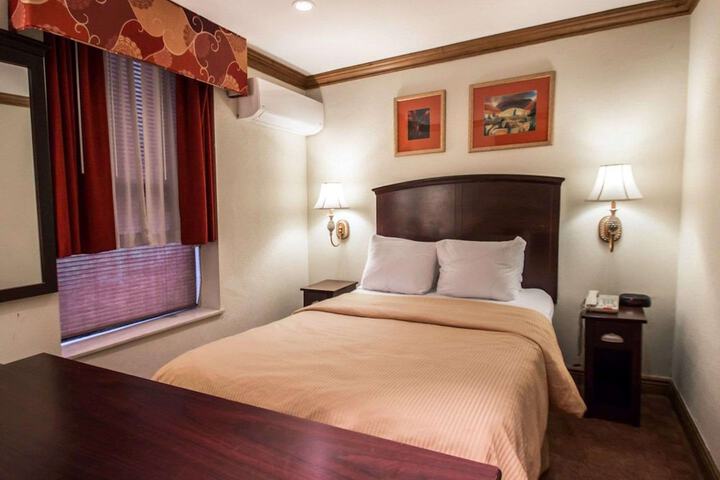 Room 12 of 33