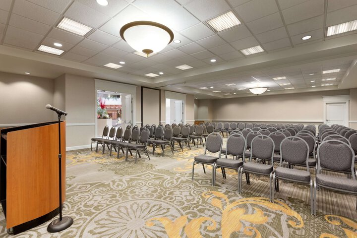 Embassy Suites by Hilton Newark Wilmington South