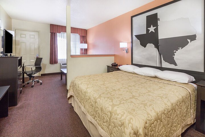 Room 11 of 14