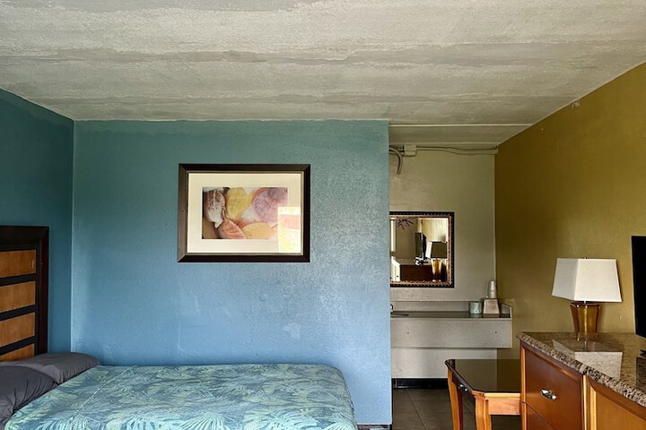 Room 14 of 34