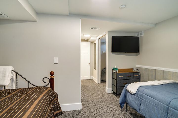 Inviting Minneapolis Vacation Rental w / Game Room!