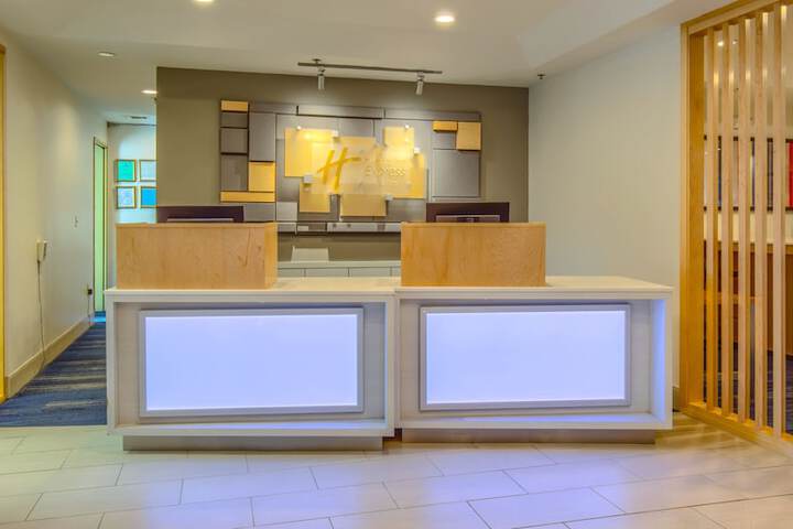 Holiday Inn Express & Suites Gulf Shores by IHG