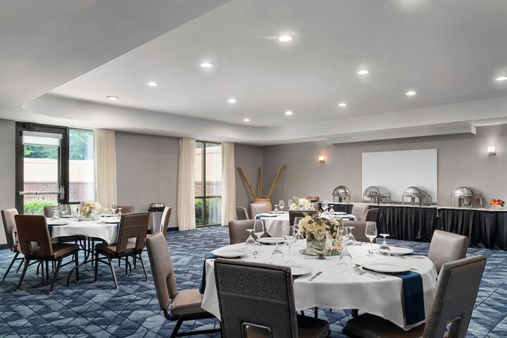 Courtyard by Marriott Richmond North