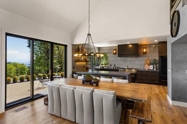 Escape to Wine Country Luxurious Getaway Awaits