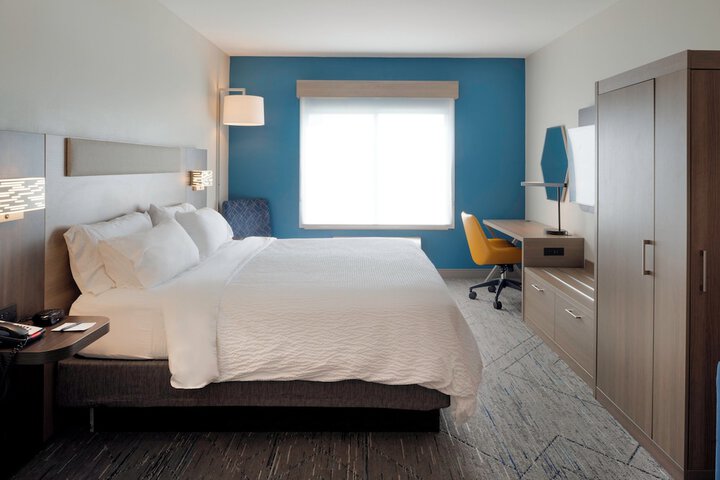 Holiday Inn Express Hotel & Suites Fort Atkinson by IHG
