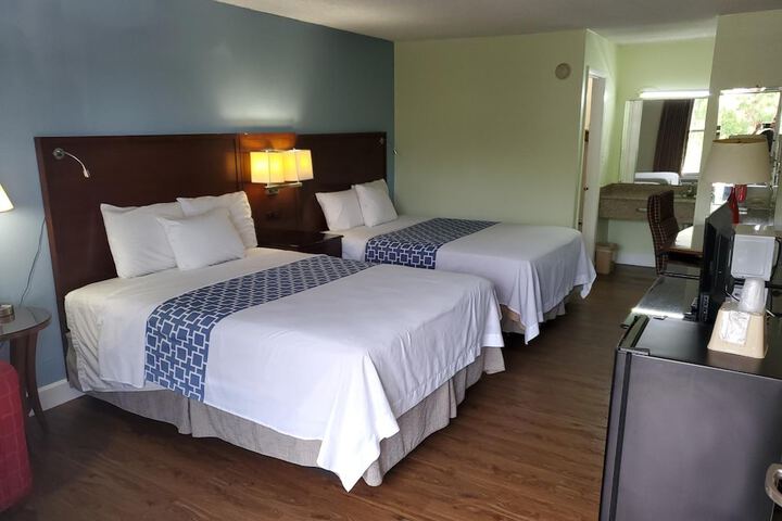 Room 8 of 28