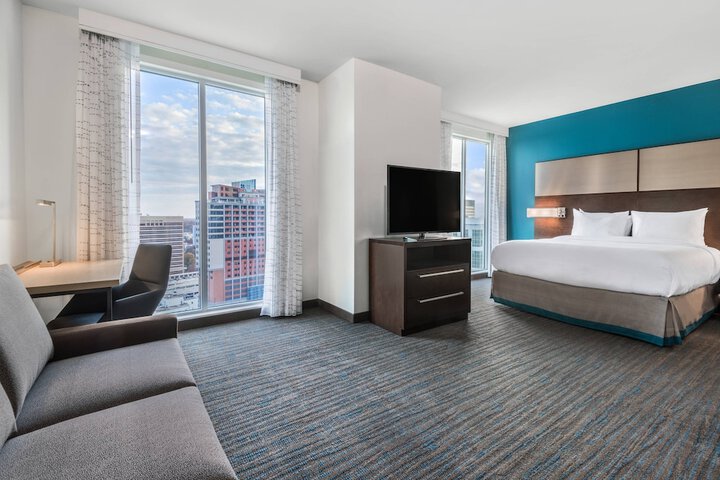 Room 25 of 49