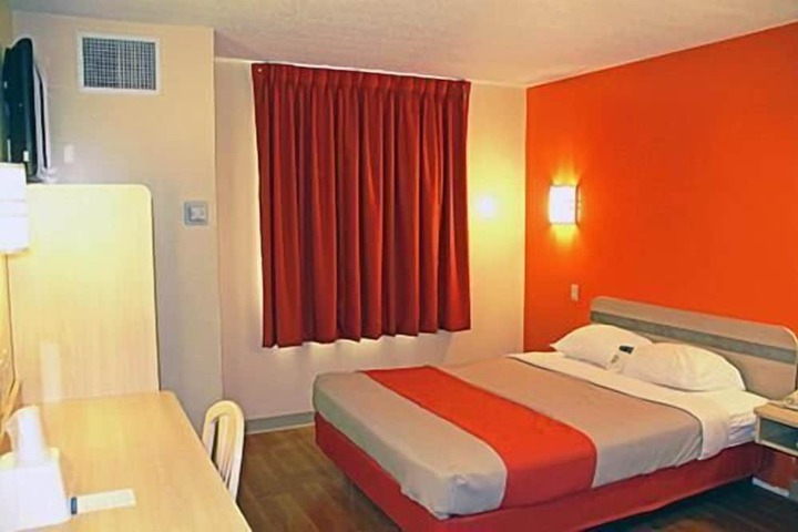 Room 25 of 37