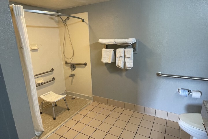 Room 8 of 10