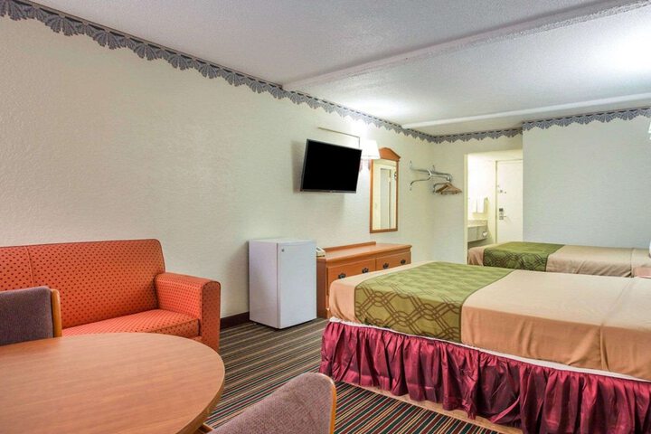 Room 43 of 59