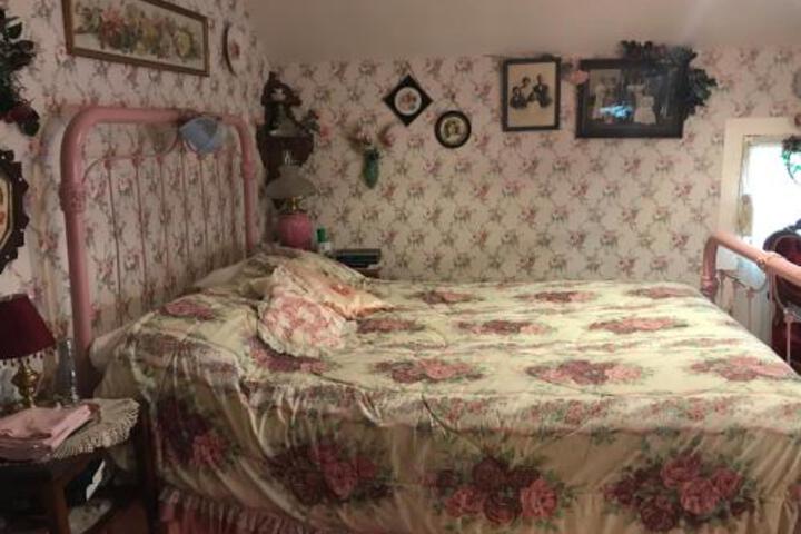 Twenty Woodlawn Bed & Breakfast