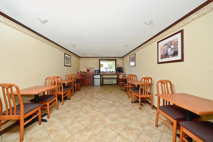 Americas Best Value Inn & Suites Warren Detroit