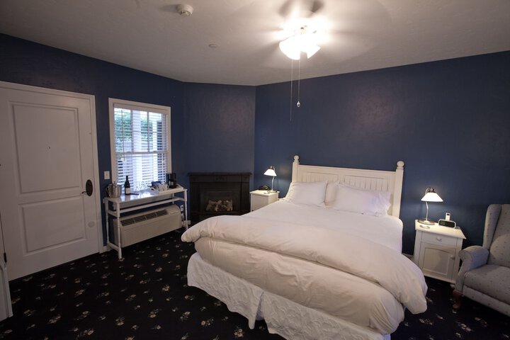 Room 34 of 74