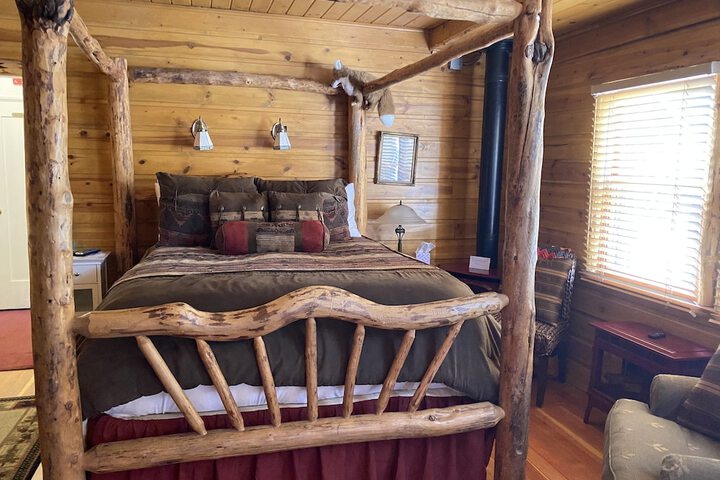 Gold Mountain Manor Bed and Breakfast